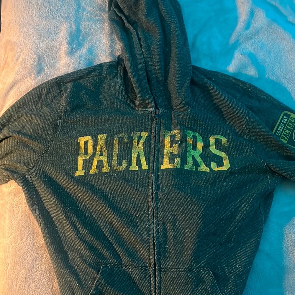 Packers zip up
